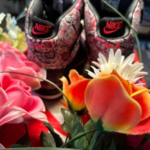 Nike Women’s Sneakers - Picture 12 of 14